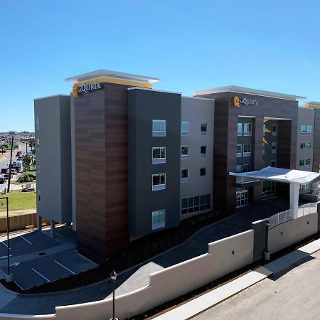 La Quinta Inn & Suites By Wyndham Galveston North At I-45 Экстерьер фото