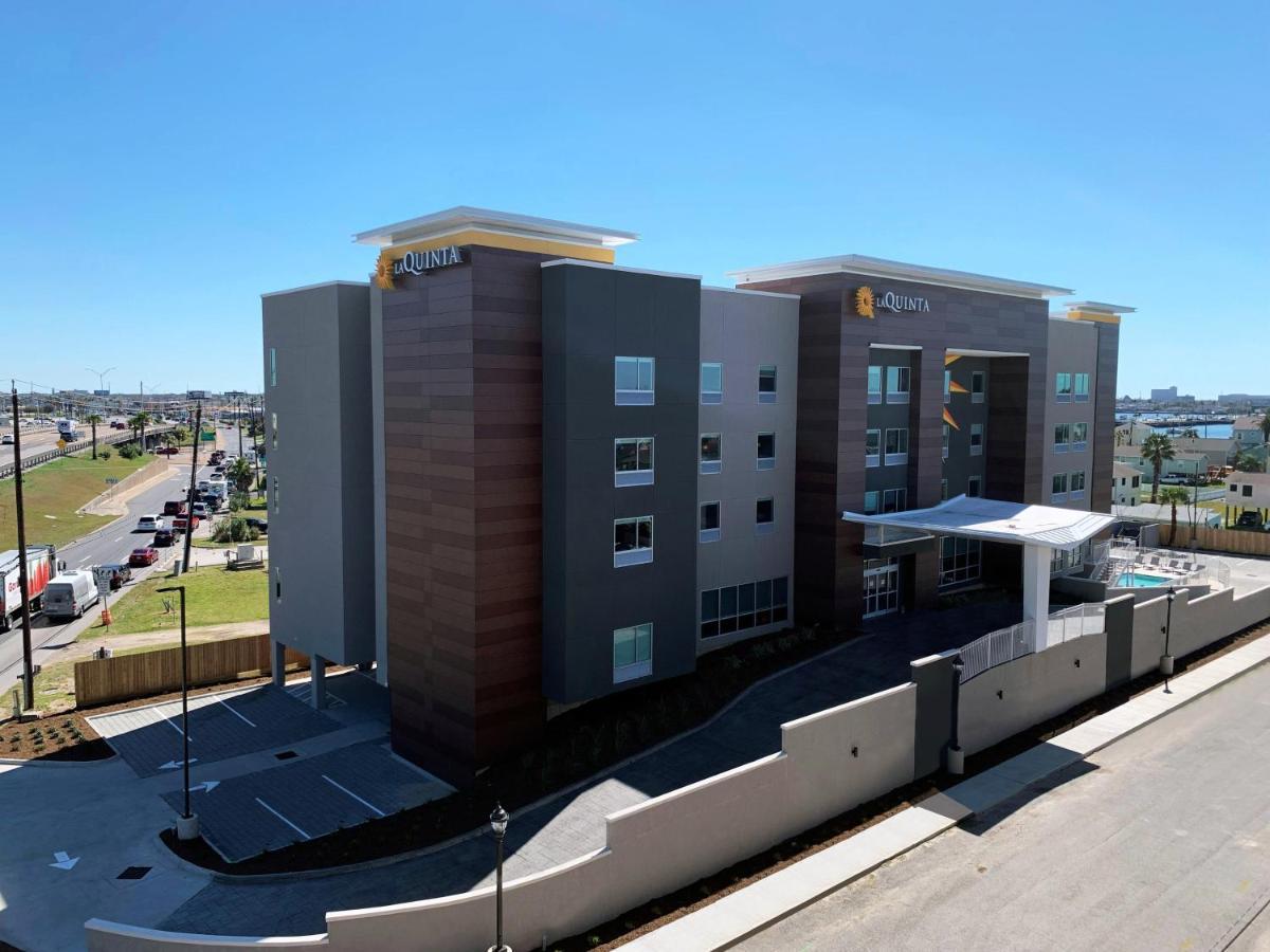 La Quinta Inn & Suites By Wyndham Galveston North At I-45 Экстерьер фото