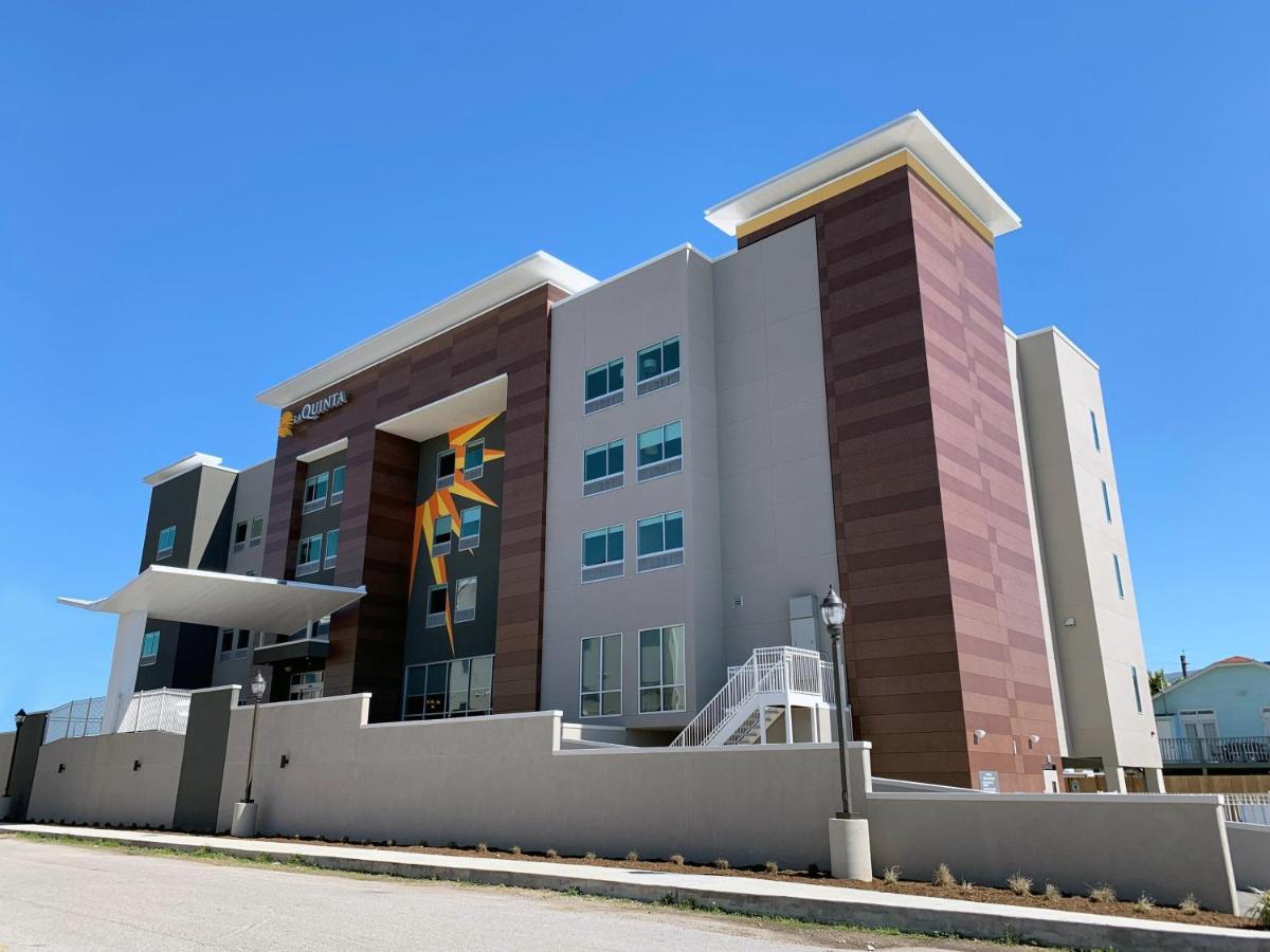 La Quinta Inn & Suites By Wyndham Galveston North At I-45 Экстерьер фото