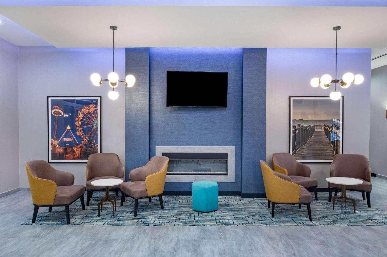 La Quinta Inn & Suites By Wyndham Galveston North At I-45 Экстерьер фото
