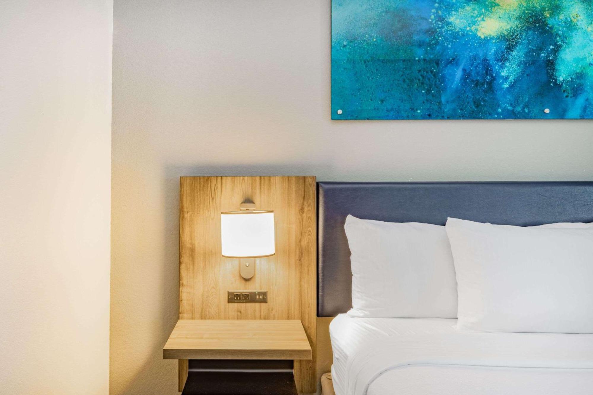 La Quinta Inn & Suites By Wyndham Galveston North At I-45 Экстерьер фото