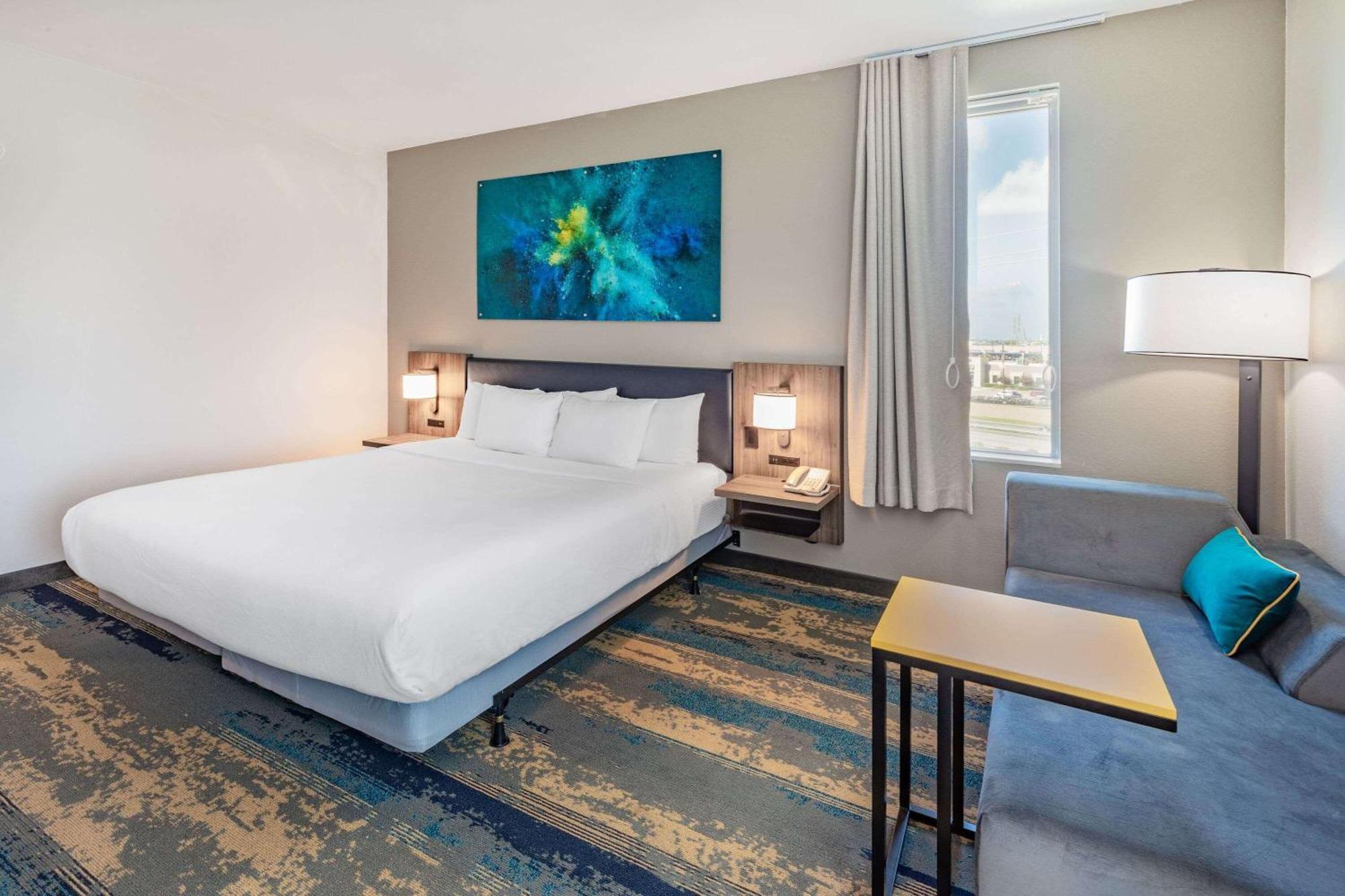 La Quinta Inn & Suites By Wyndham Galveston North At I-45 Экстерьер фото